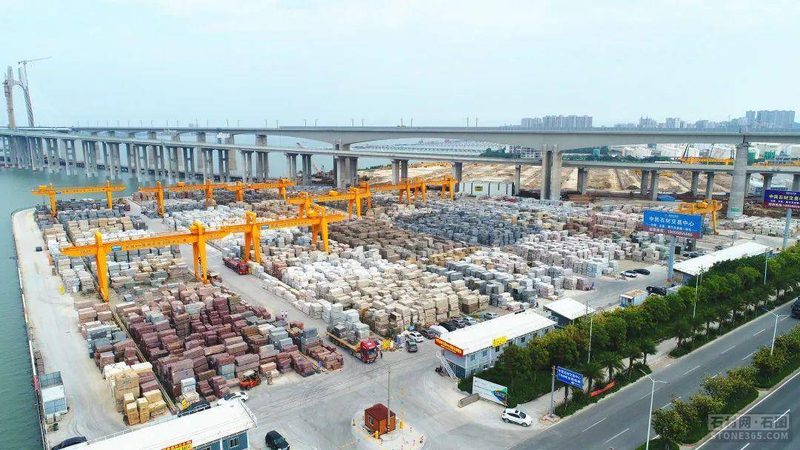 【微晶石瓷砖：客厅装修新宠，如何挑选才不踩雷？】